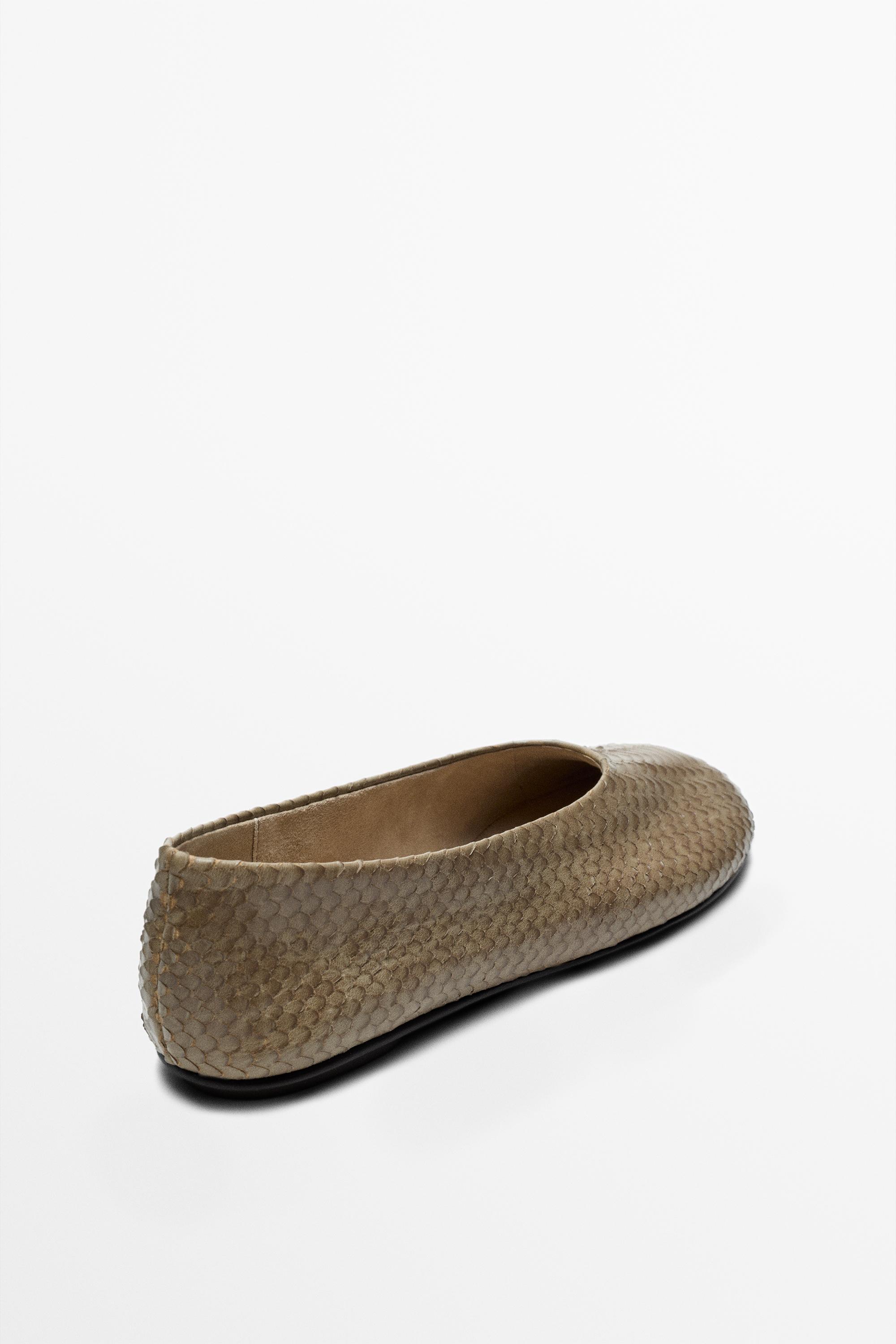 Ballerine en cuir à bout rond